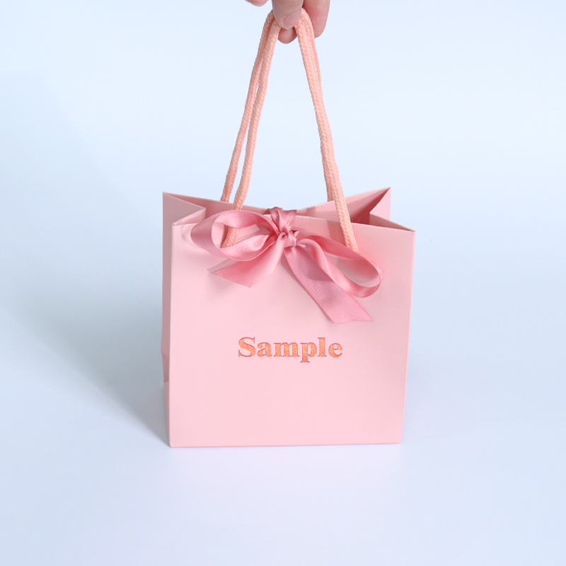 pink gift bag with bowknot